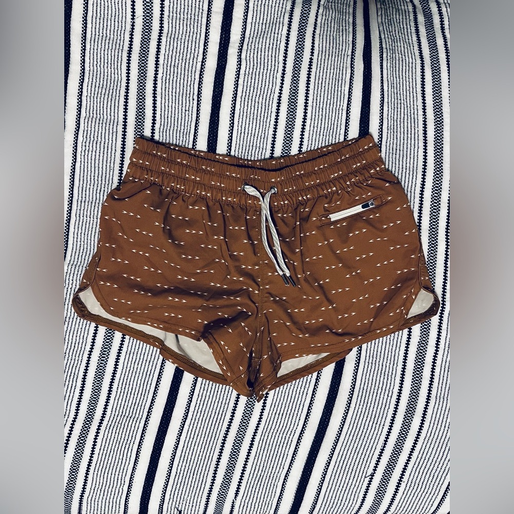 women’s vuori running shorts. size small.